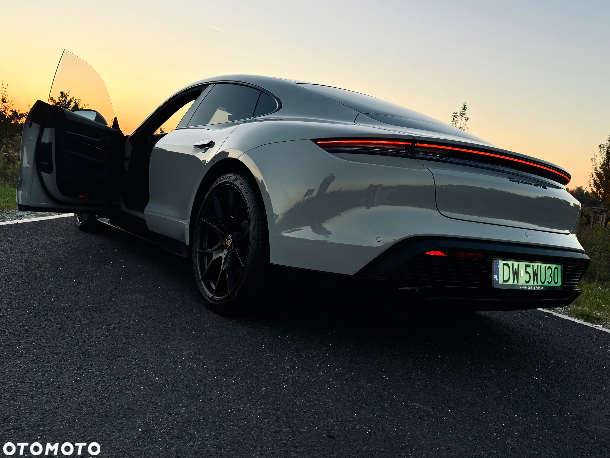 Porsche Taycan GTS - 10