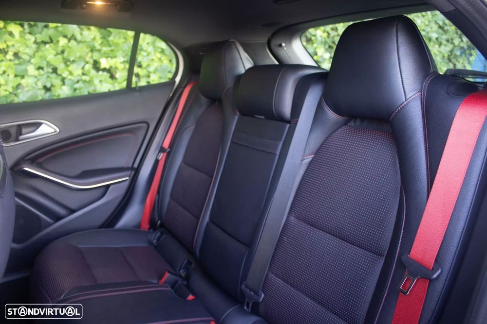 Mercedes-Benz GLA 45 AMG 4-Matic - 14