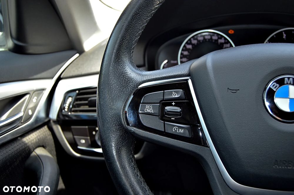 BMW Seria 5 518d - 13