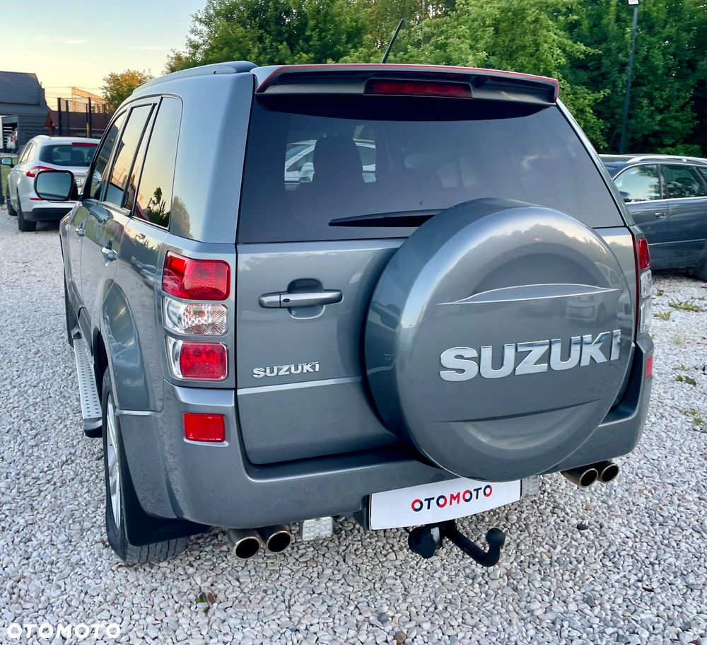 Suzuki Grand Vitara 2.0 Club Family - 23