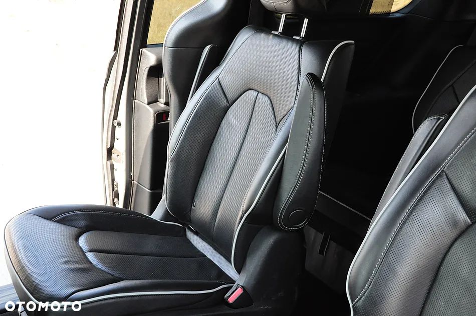 Chrysler Pacifica - 25