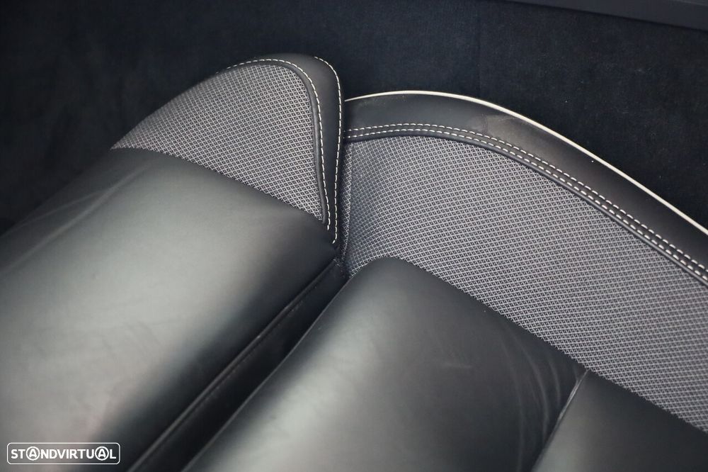 Volvo XC 60 2.0 T6 PHEV Black Edition AWD - 11