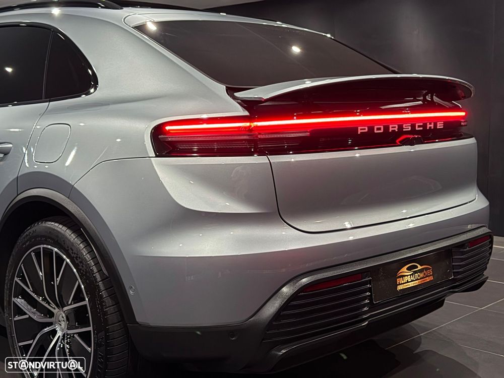 Porsche Macan Electric 4 - 13