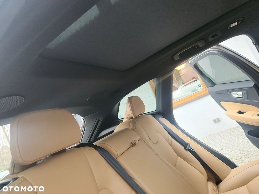 Volvo XC 60 B4 D AWD Ultimate Dark - 23