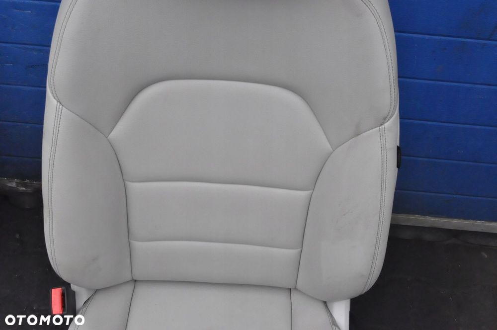 MERCEDES W176 FOTELE KANAPA JASNA SKÓRA - 12