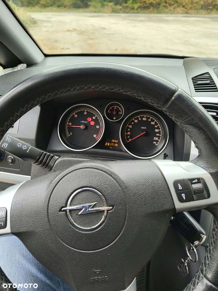 Opel Zafira 2010 photo 2