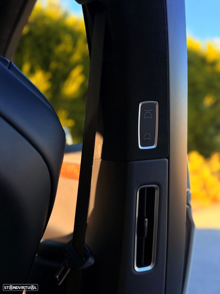 Tesla Model X - 16