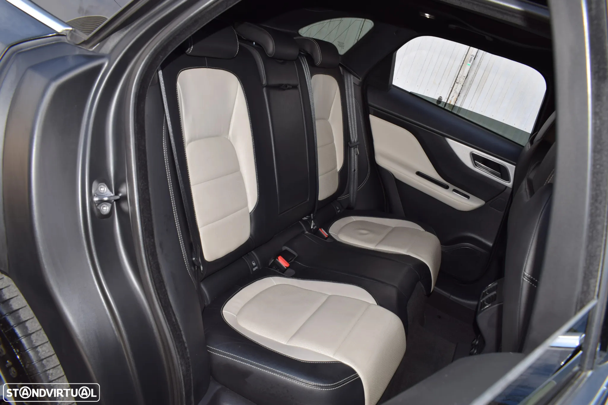 Jaguar F-Pace 2.0 i4D R-Sport AWD - 42
