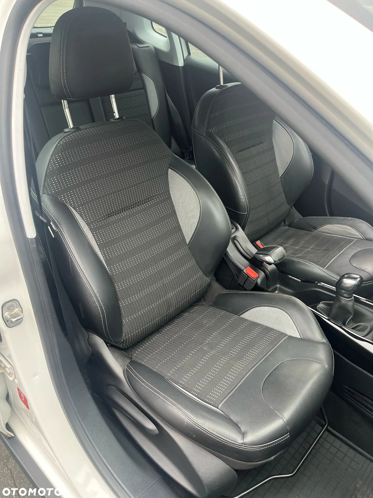 Peugeot 2008 1.2 Pure Tech Style EU6 - 16