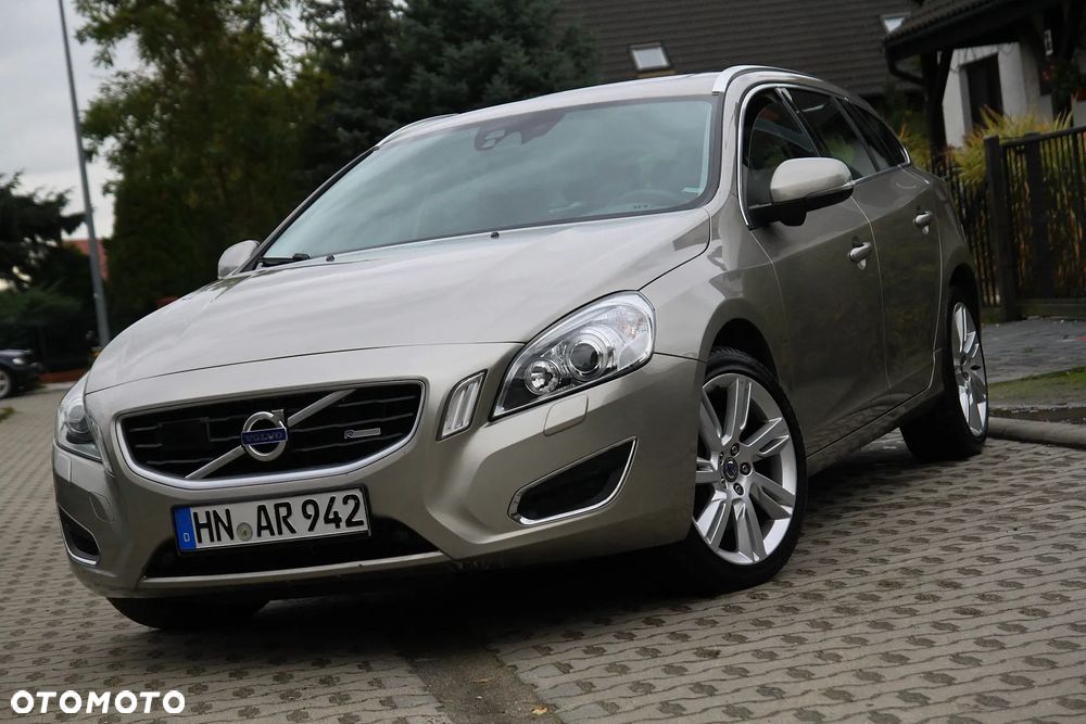 Volvo V60 D5 Summum - 12