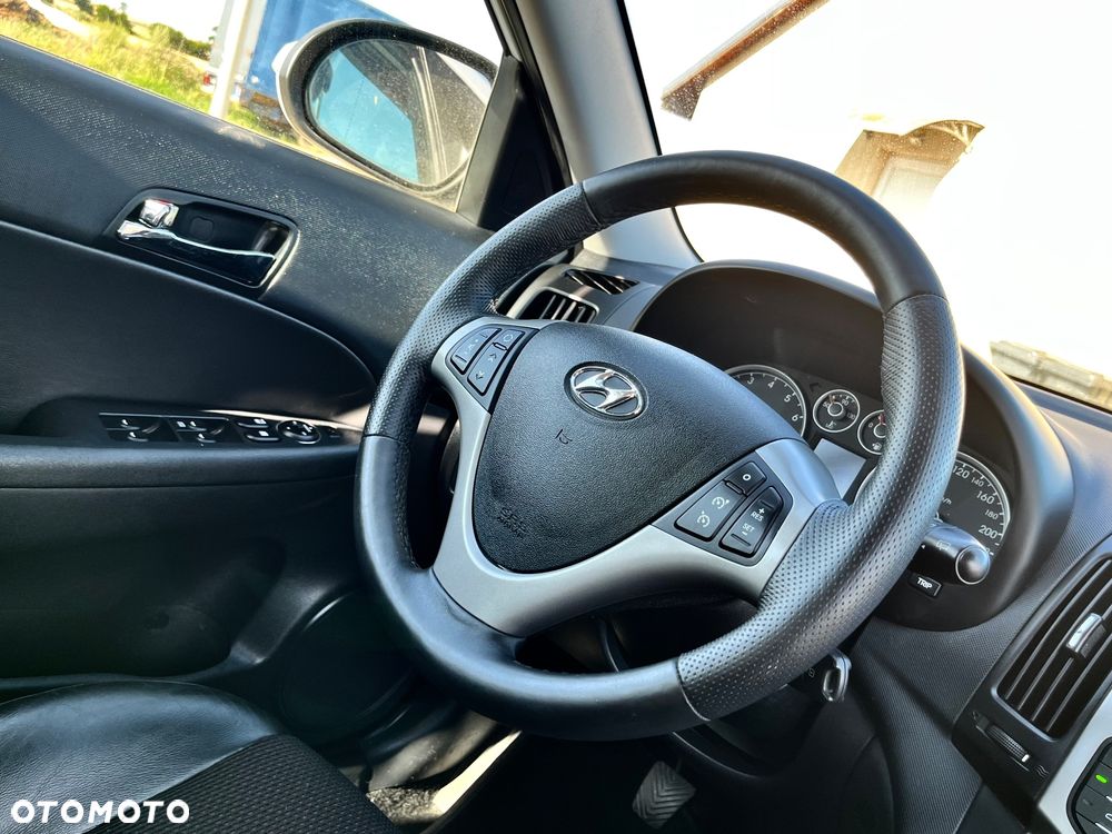 Hyundai i30 1.4 Team 08 - 33