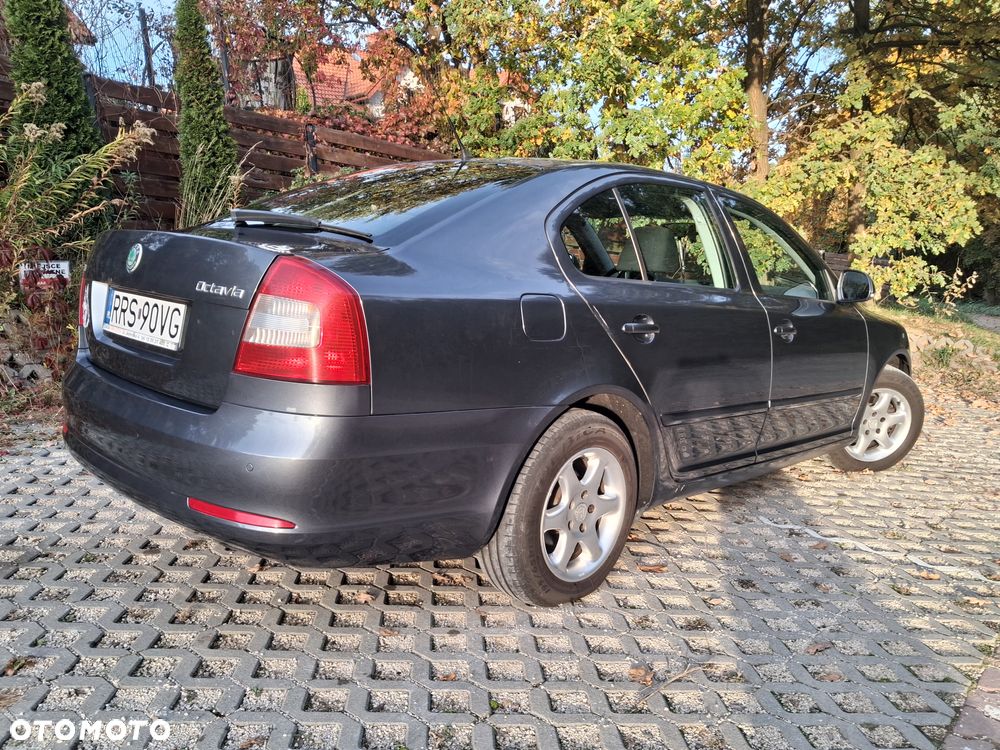 Skoda Octavia 2010 photo 4