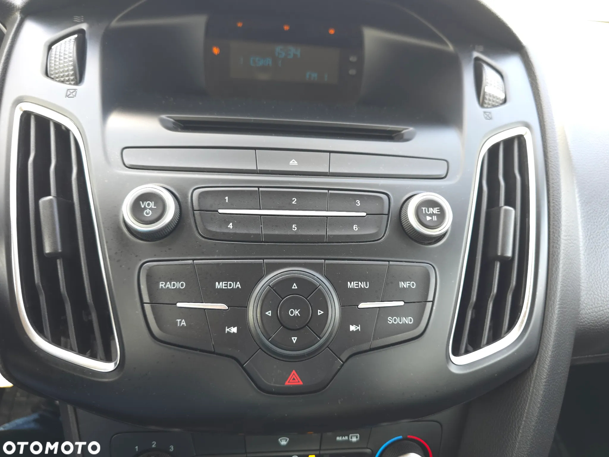 Ford Focus 1.6 Ambiente - 24
