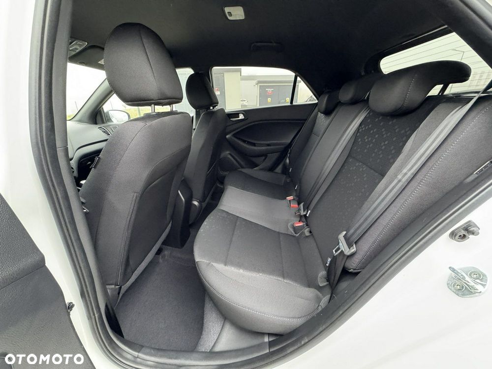 Hyundai i20 blue 1.2 YES!+ - 32