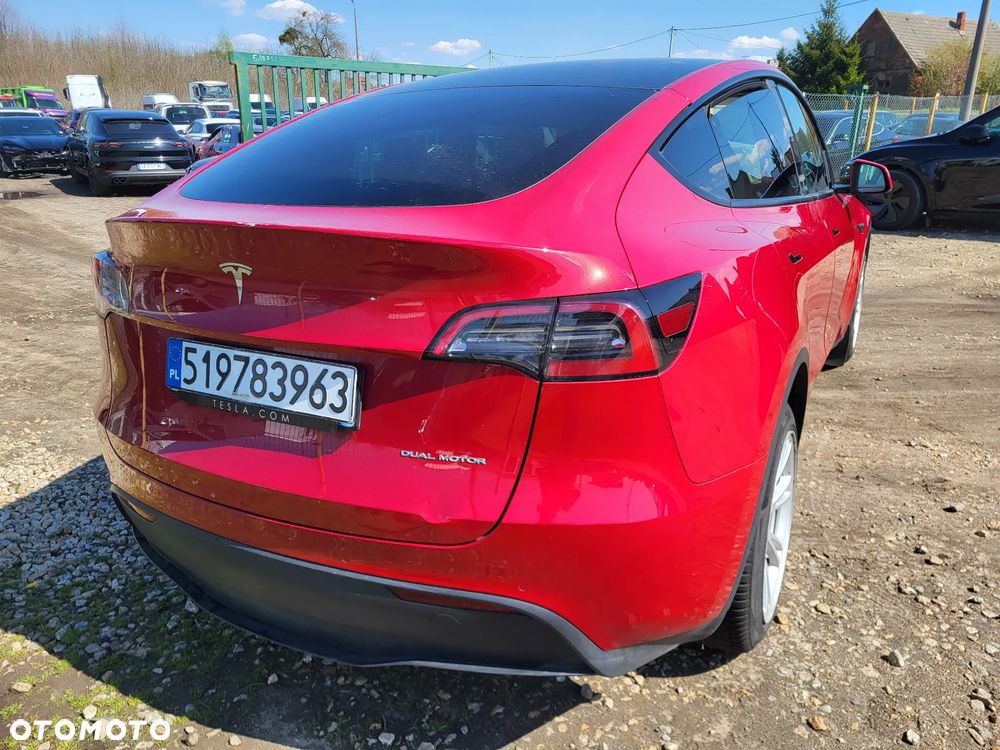 Tesla Model Y - 5