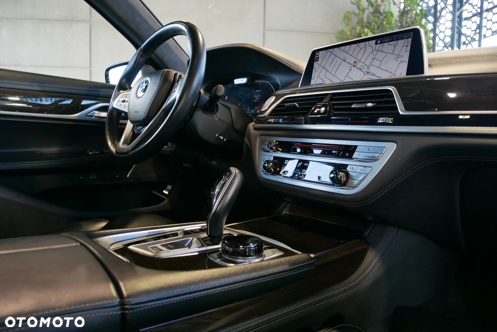 BMW Seria 7 750Li xDrive - 27