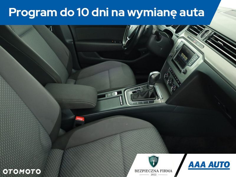 Volkswagen Passat - 8