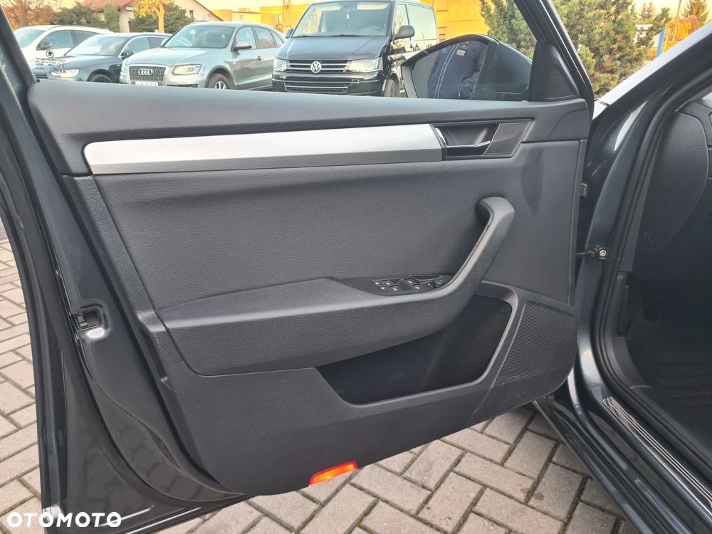 Skoda Superb 1.6 TDI Ambition DSG - 16