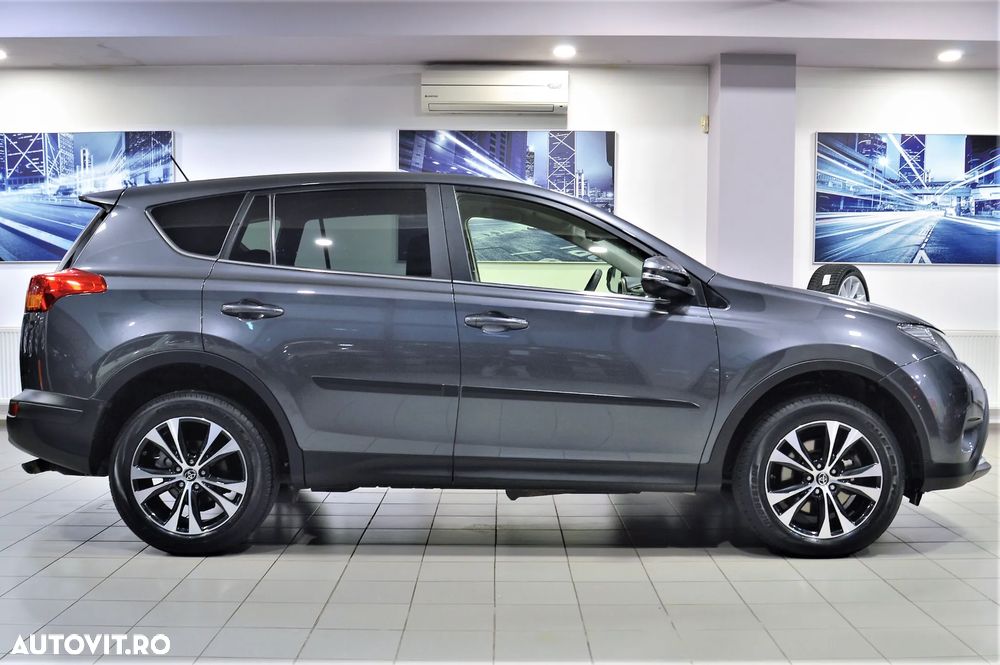 Toyota RAV4 2.2 D-4D 4x4 Automatik Edition - 4