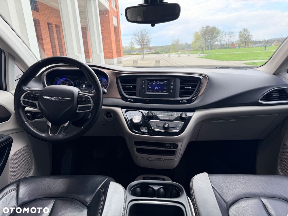 Chrysler Pacifica - 15