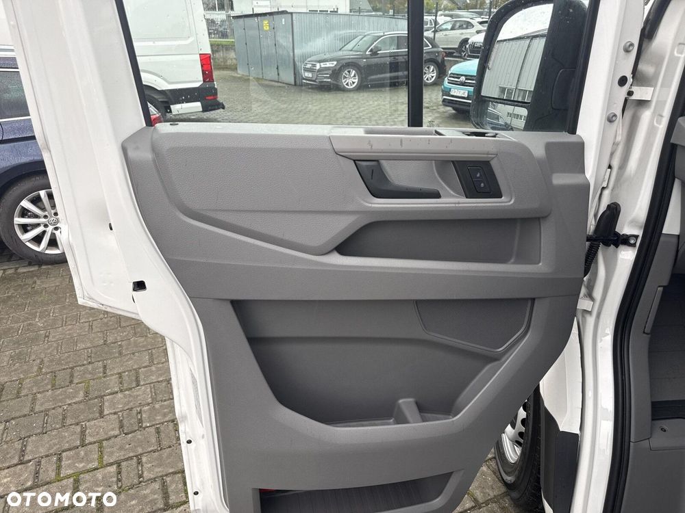 Volkswagen Crafter 35 2.0 TDI L4H3 4490 140 KM - 11