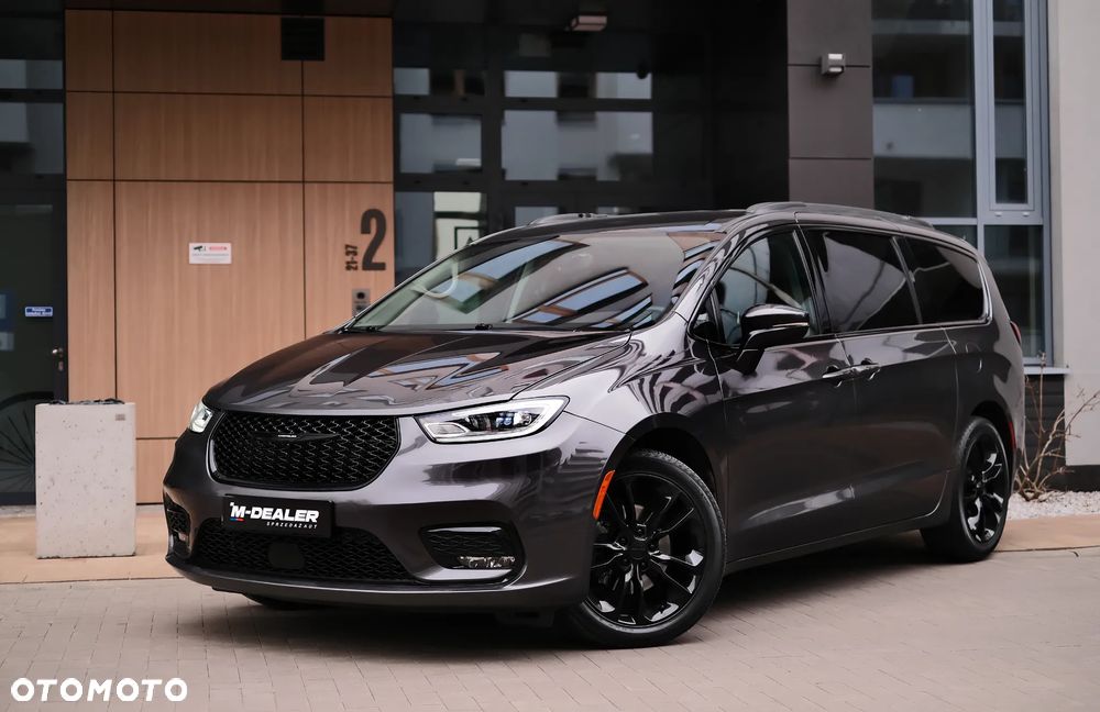 Chrysler Pacifica - 1