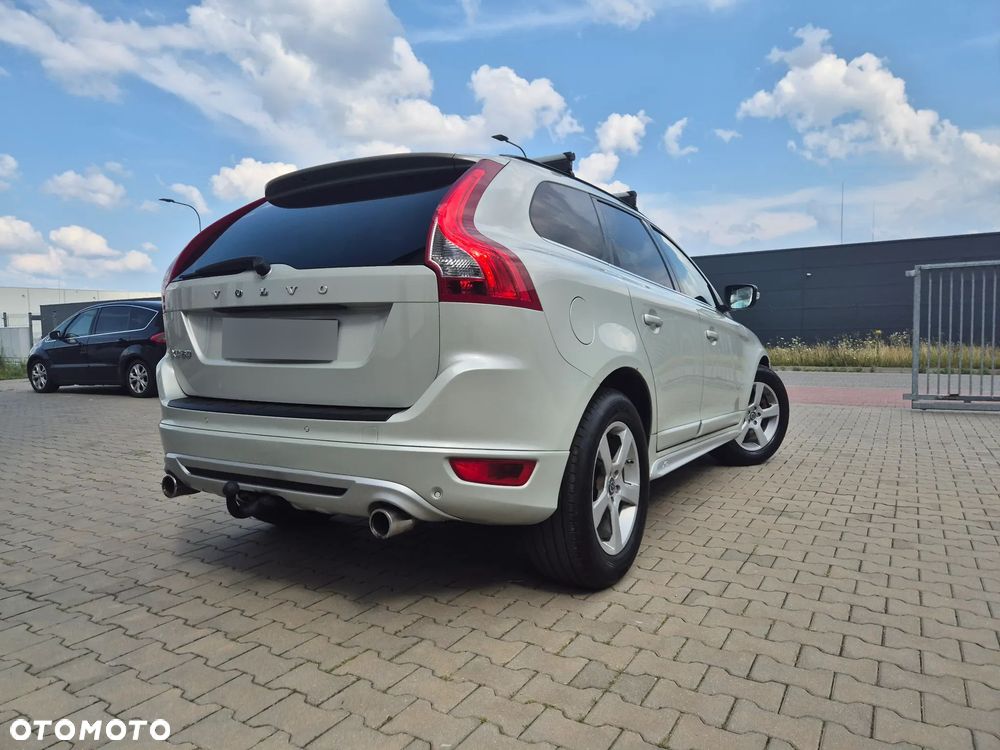 Volvo XC 60 2.4D R-Design - 28