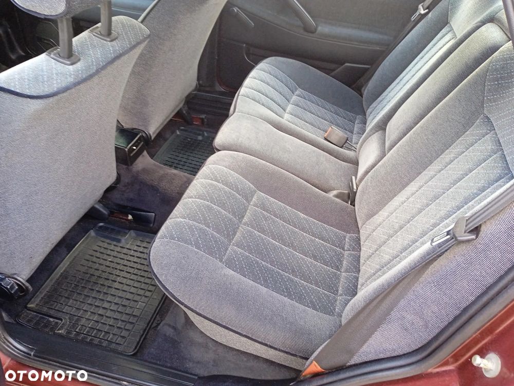 Volkswagen Passat 2.0 GL - 12