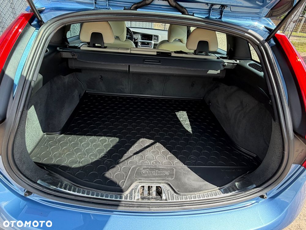 Volvo V60 D4 Drive-E Momentum - 33