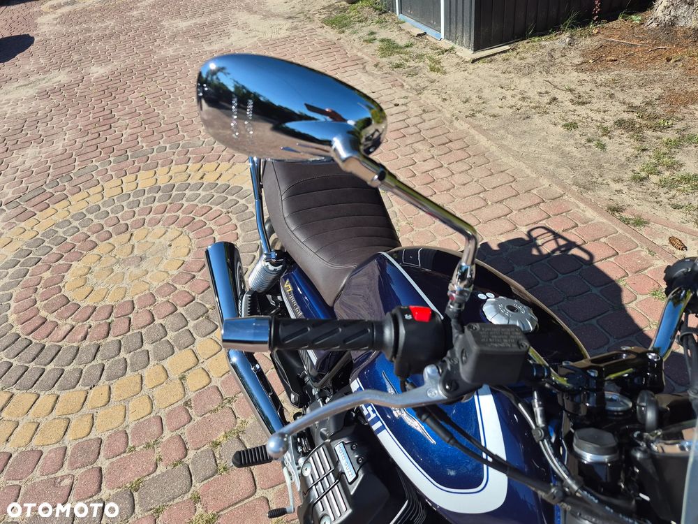 Moto Guzzi V7 - 24