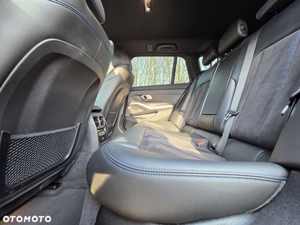 BMW Seria 3 320d xDrive Edition M Sport Shadow - 15