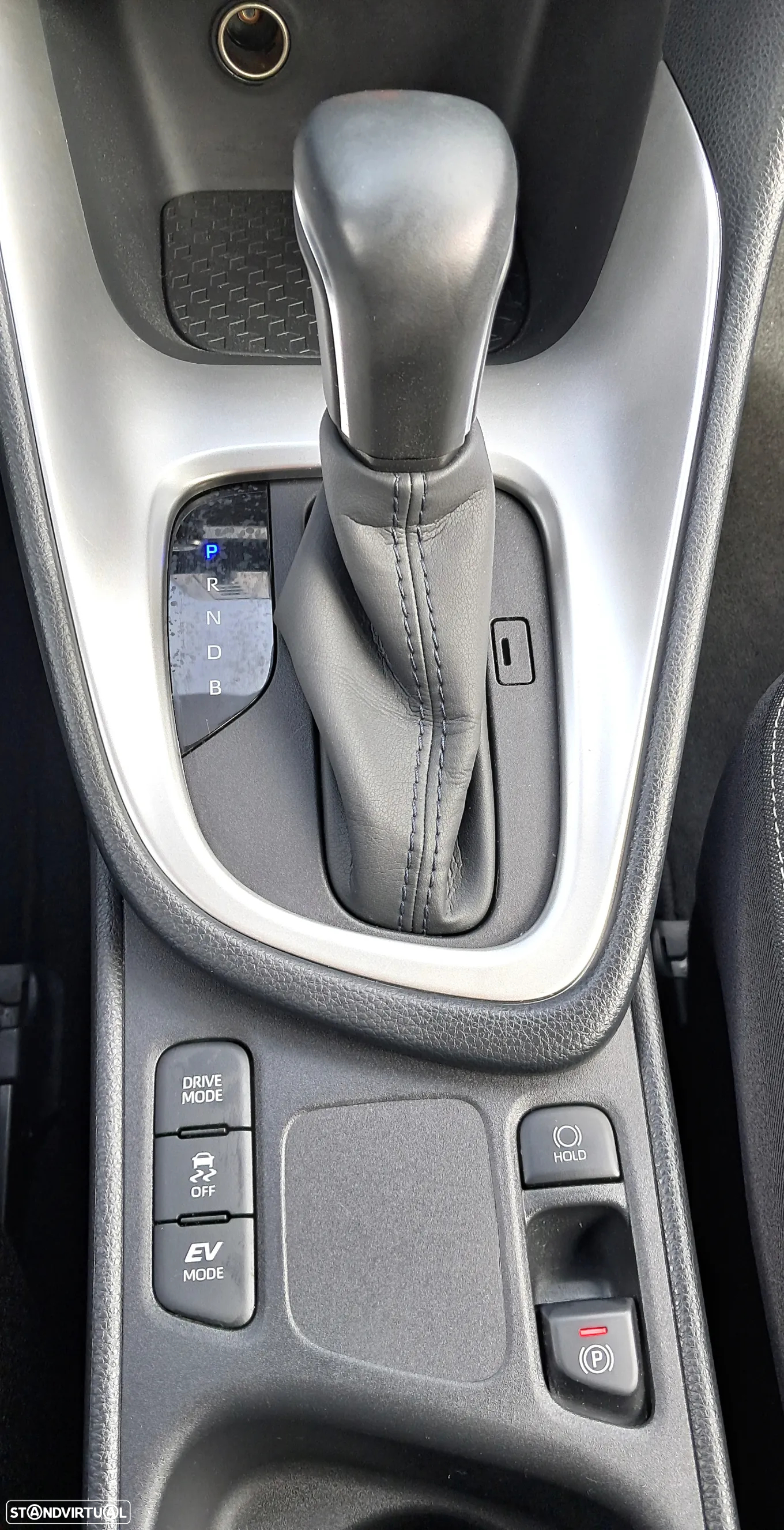 Toyota Yaris 1.5 HDF Comfort Plus - 8