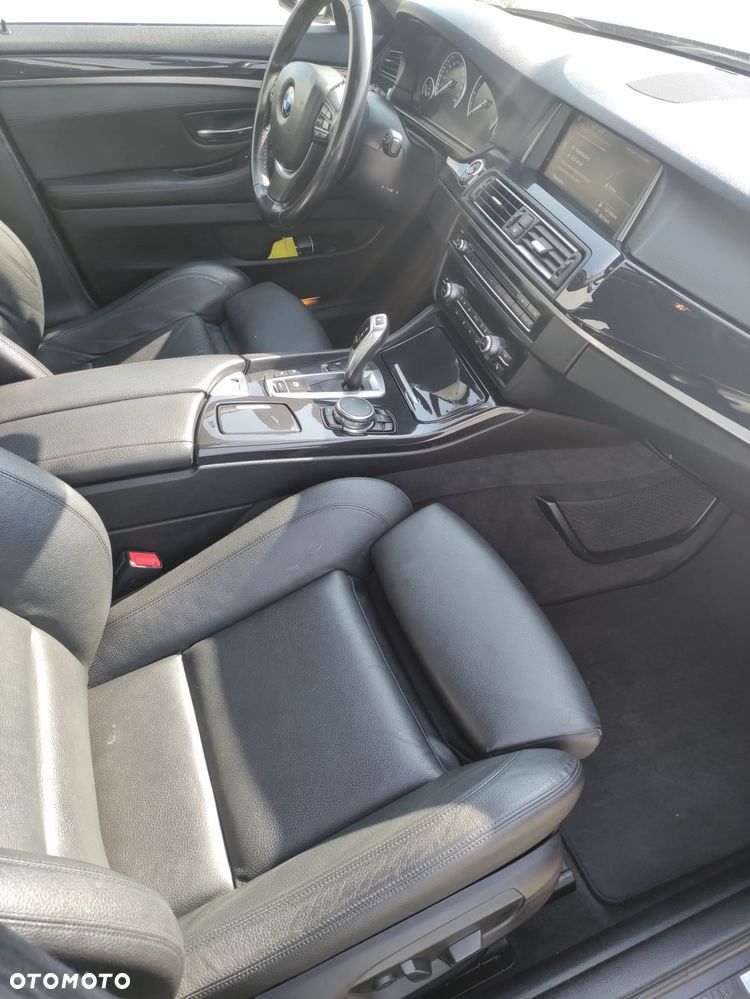 BMW Seria 5 525d xDrive - 7