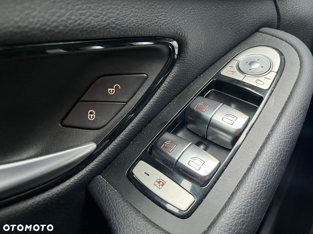 Mercedes-Benz Klasa C 160 9G-TRONIC - 32