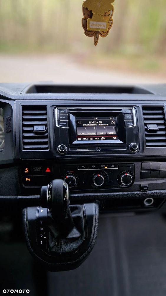 Volkswagen Caravelle - 12