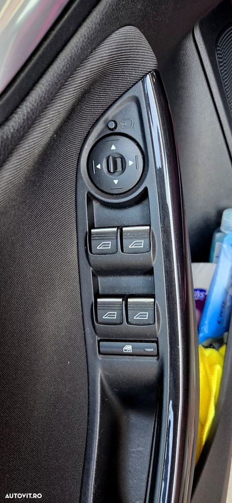 Ford Focus 2.0 TDCI Powershift Titanium - 11