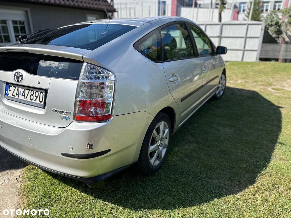 Toyota Prius - 4