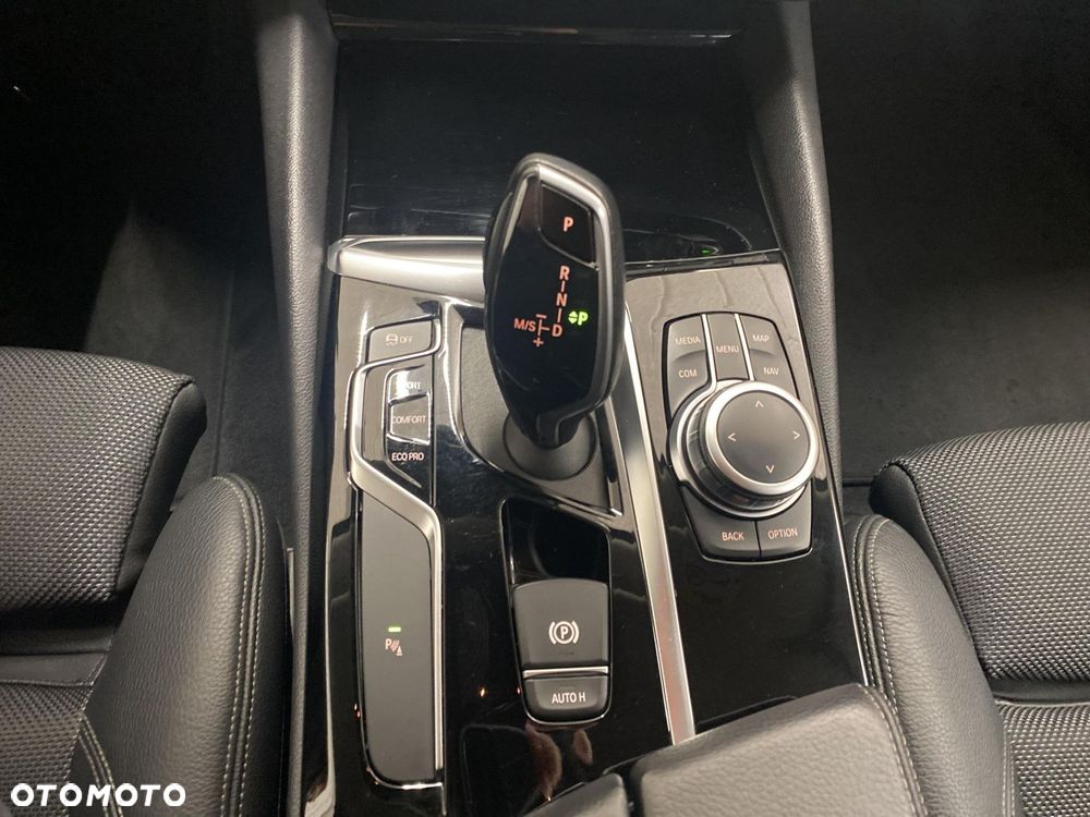 BMW Seria 5 518d - 19