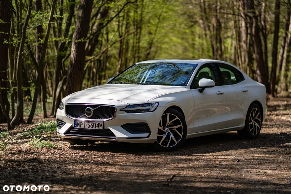 Volvo S60 T5 Momentum Pro - 1