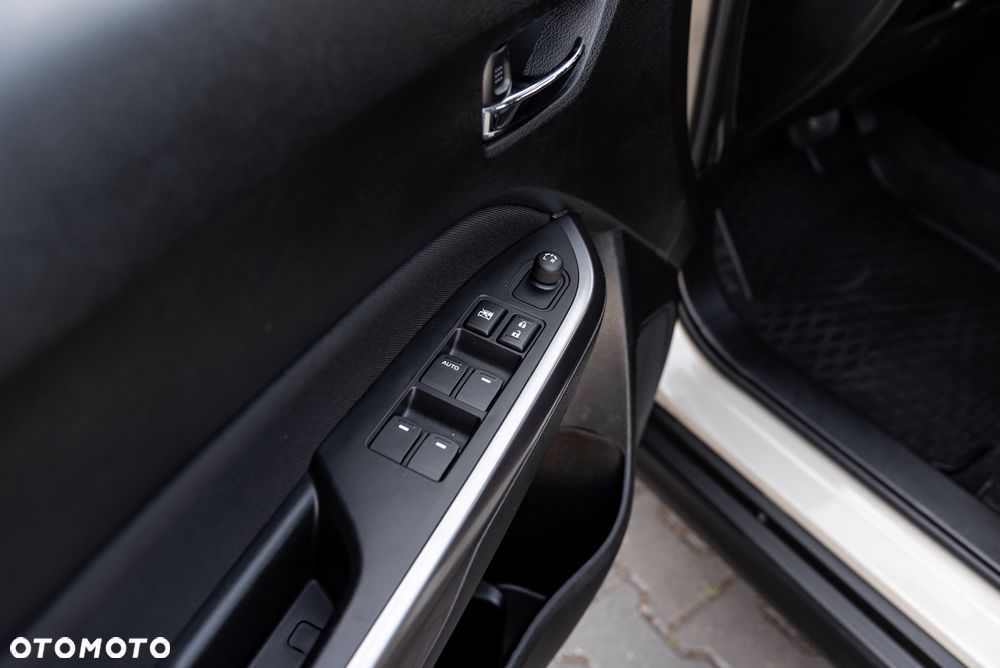 Suzuki Vitara 1.5 Dualjet Hybrid AGS Comfort+ "SHINKAI" - 19