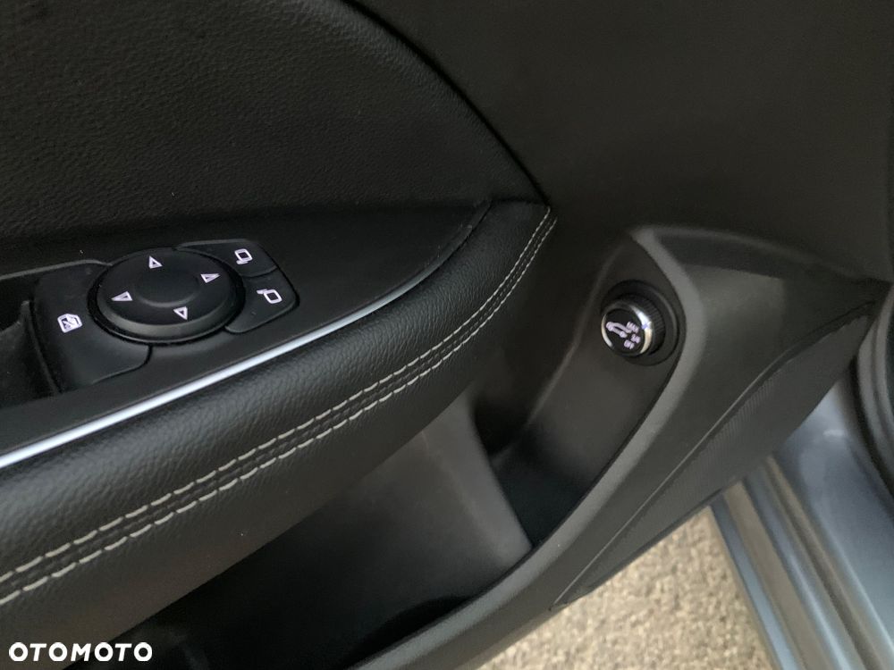 Opel Insignia 2.0 CDTI Elegance S&S - 18