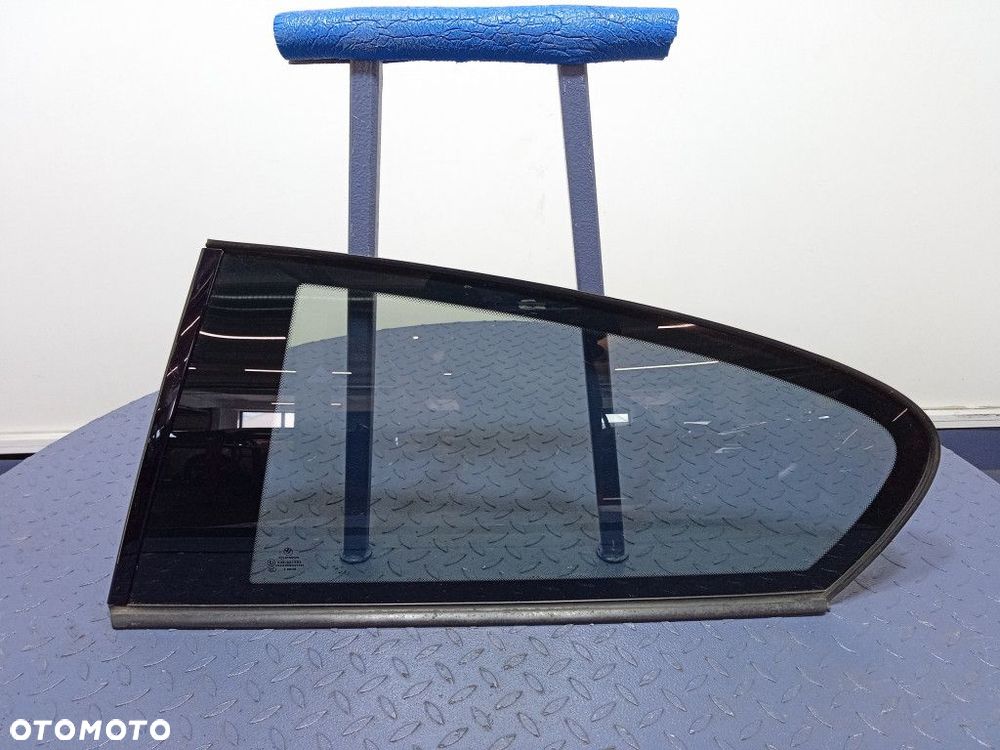 BMW 1 E81 SZYBA KAROSERYJNA TYŁ LEWA 7164629 - 1