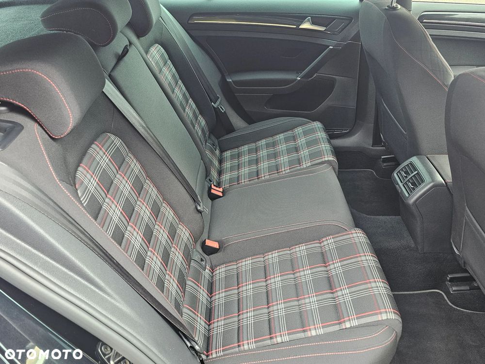 Volkswagen Golf - 13