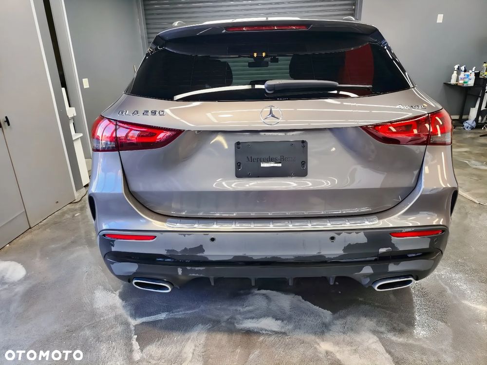 Mercedes-Benz GLA 250 8G-DCT AMG Line - 3