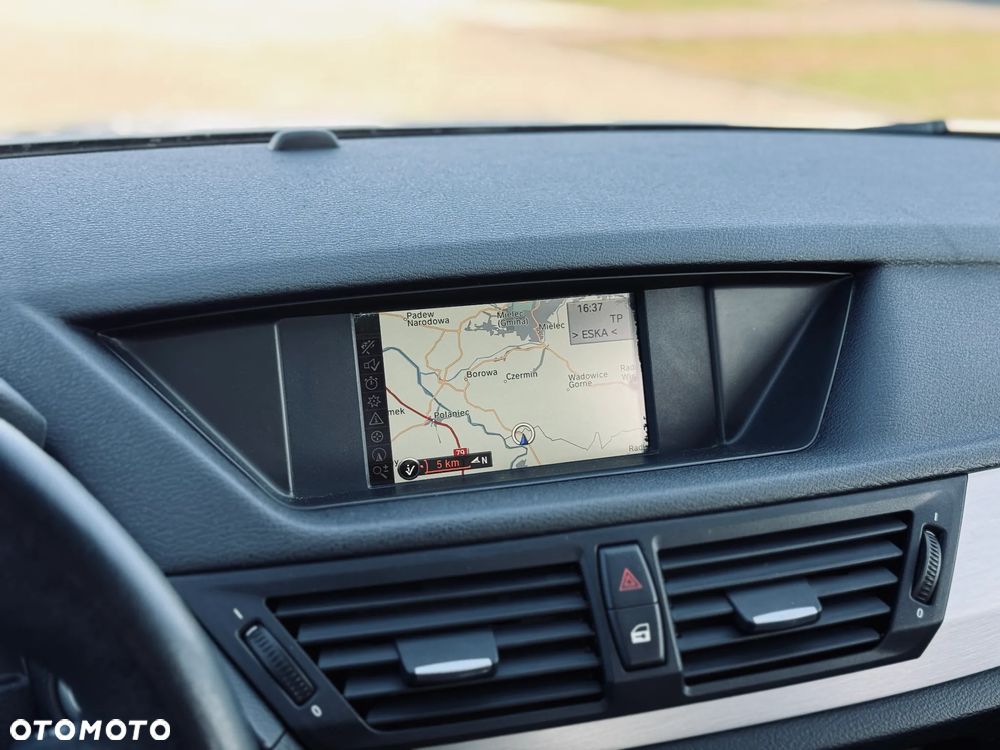 BMW X1 sDrive18d xLine - 27