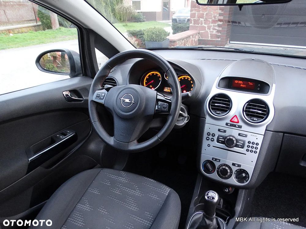 Opel Corsa 1.4 16V Cosmo - 22