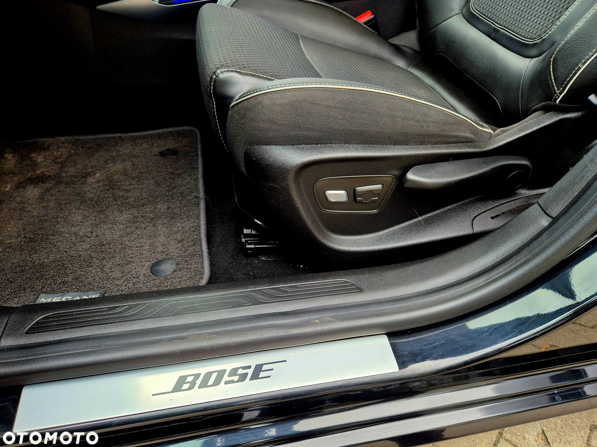 Renault Megane ENERGY TCe 130 Start & Stop Bose Edition - 28