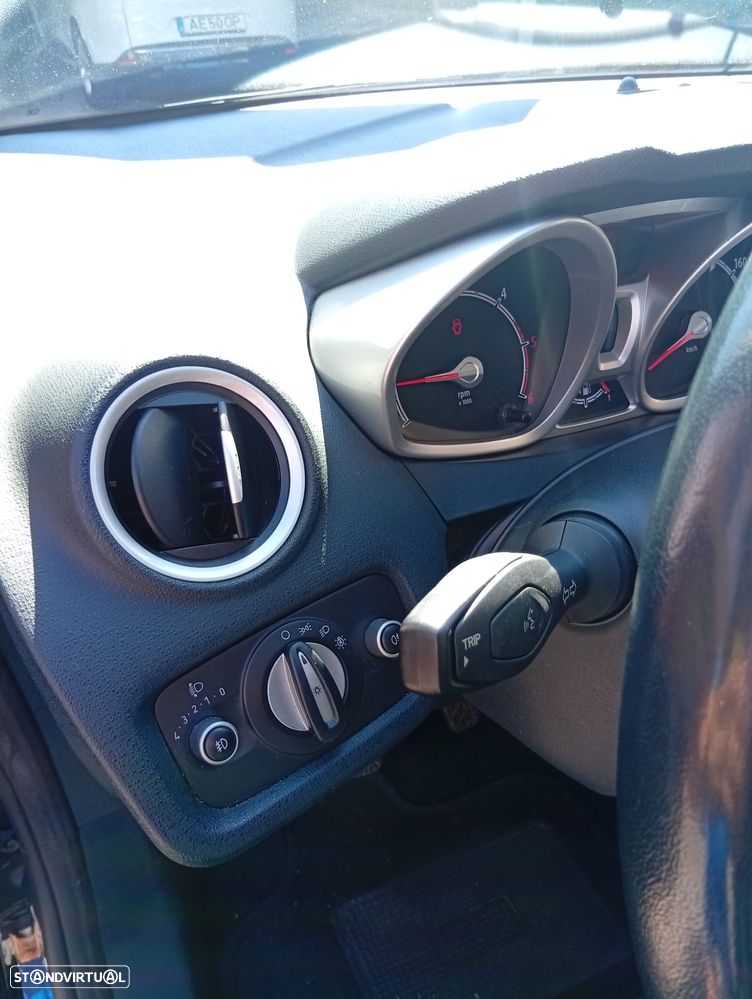 Ford Fiesta 1.4 TDCI Titanium - 10