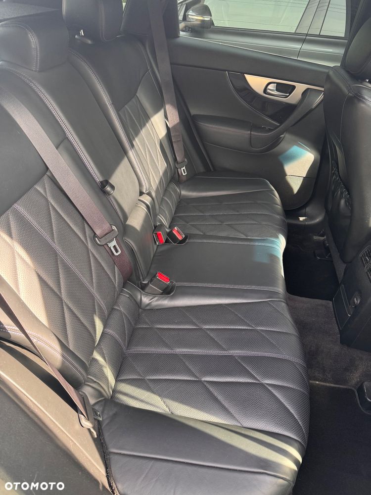 Infiniti QX70 3.7 S Design - 20
