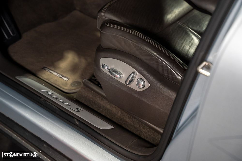 Porsche Macan S - 30